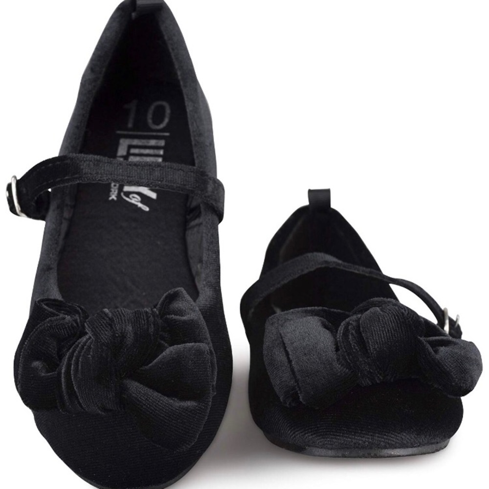 Black velvet Lilly of New York dress shoes size 6